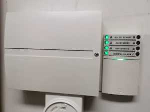 Jablotron-Alarmzentrale-und-Bedienteil
